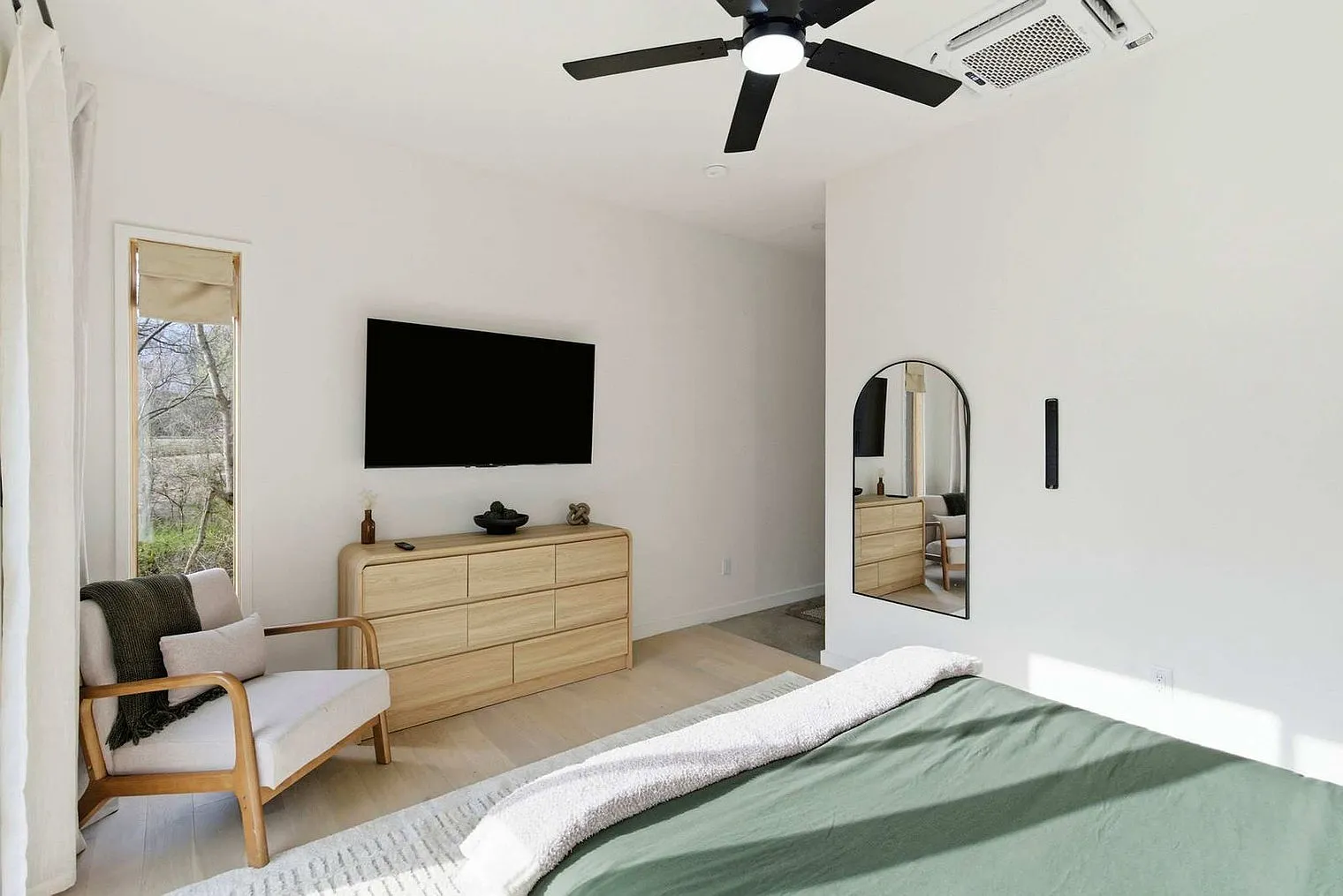 1 bed, 1.0 bath, $3,462 — Photo 3