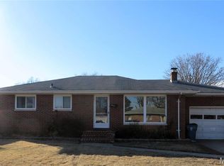 722 Berry Rd, Wood River, IL 62095