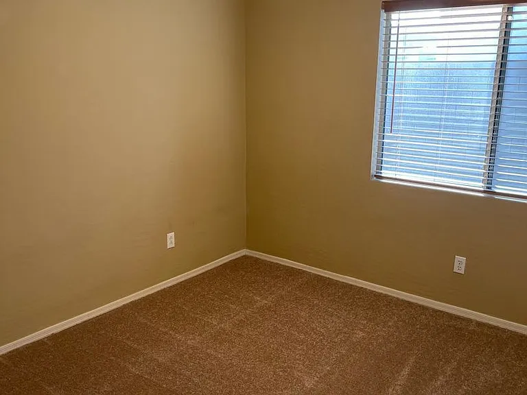 8211 S 54th Ave — Photo 11