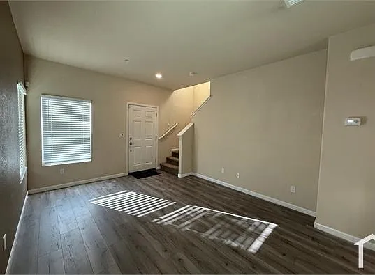 3 bed, 1214 sqft, $2,550 — Photo 3