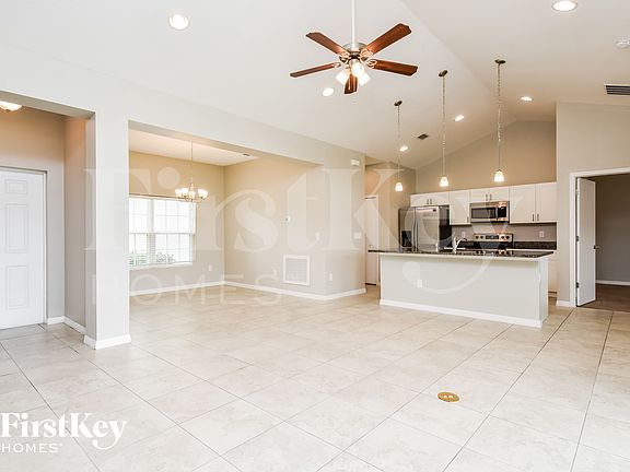 3rd image of 2466 Altoona Ave