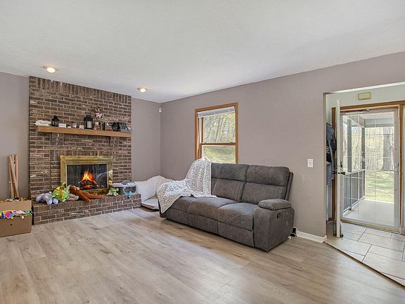 5th image of 23031 Collier Ave