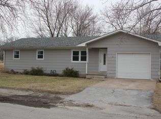 1409 Hazel Ave, Carthage, MO 64836