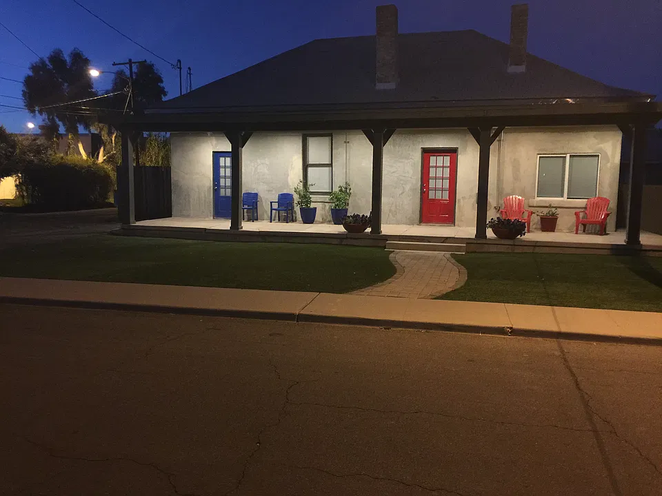 E Whitton Ave