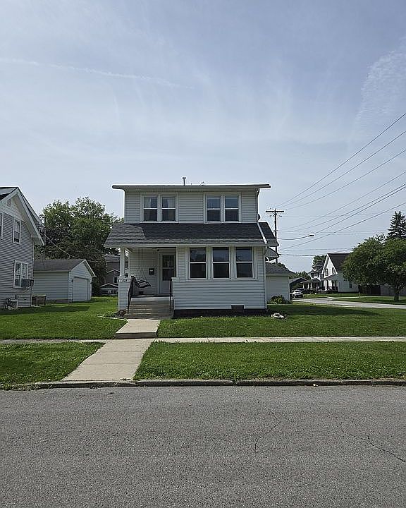 1st image of 627 Foster St