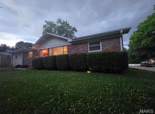 41 Crossroad Dr, Fairview Heights, IL 62208