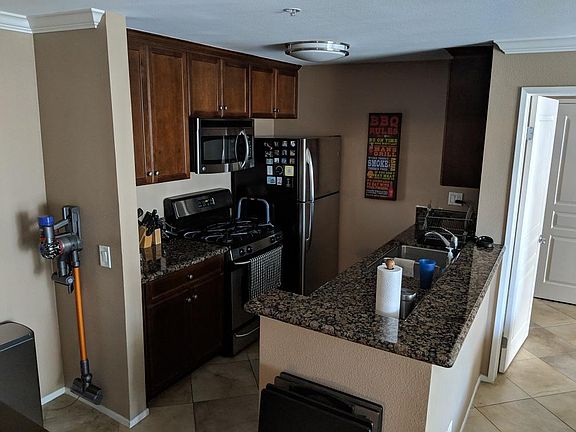 3rd image of 7320 Hawthorn Ave APT 209
