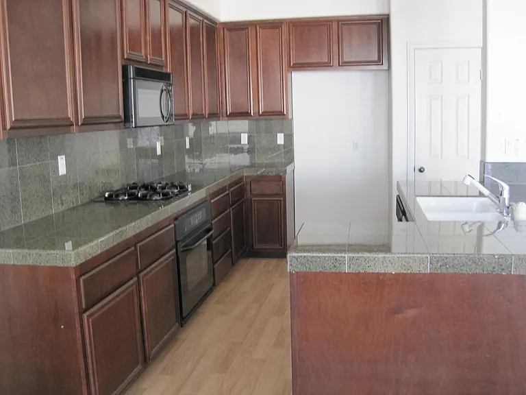 7593 Cloverhill Dr — Photo 2