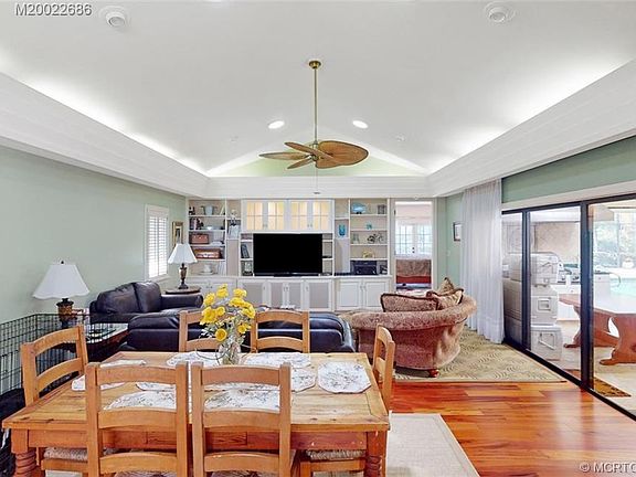4th image of 654 SW Thornhill Ln