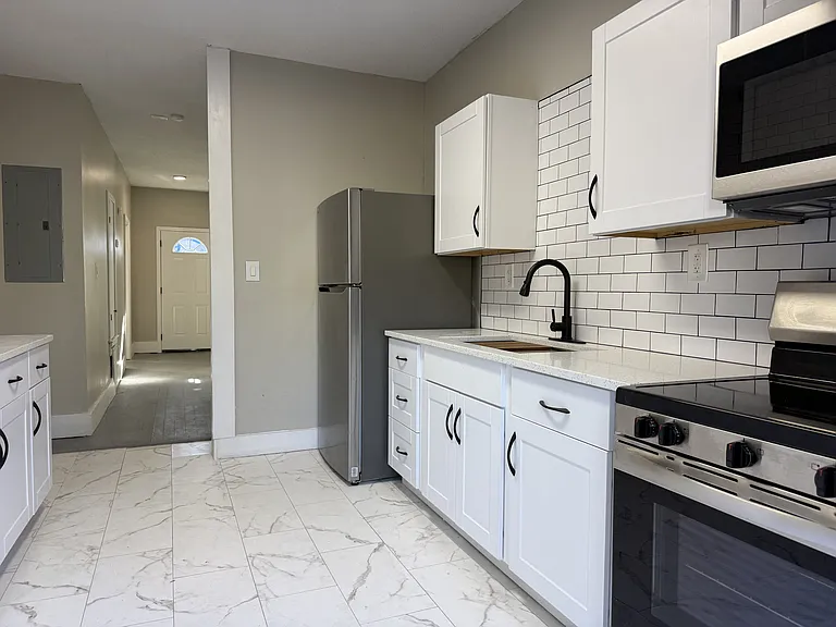 728 W 39th St — Photo 13