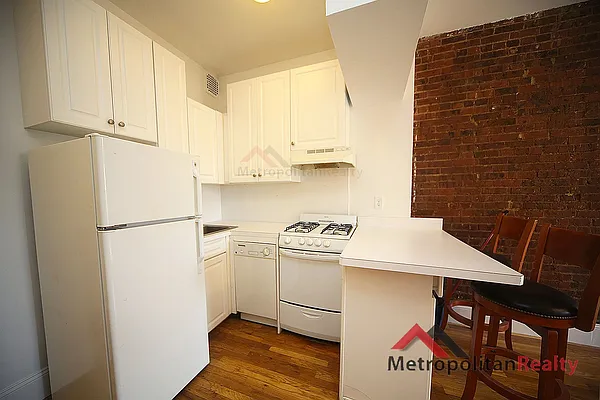 Rented by Metropolitan Realty | media 10