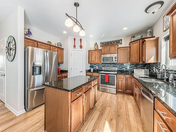 5th image of 832 Leeds Dr