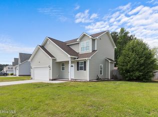 110 Borough Nest Dr, Swansboro, NC 28584