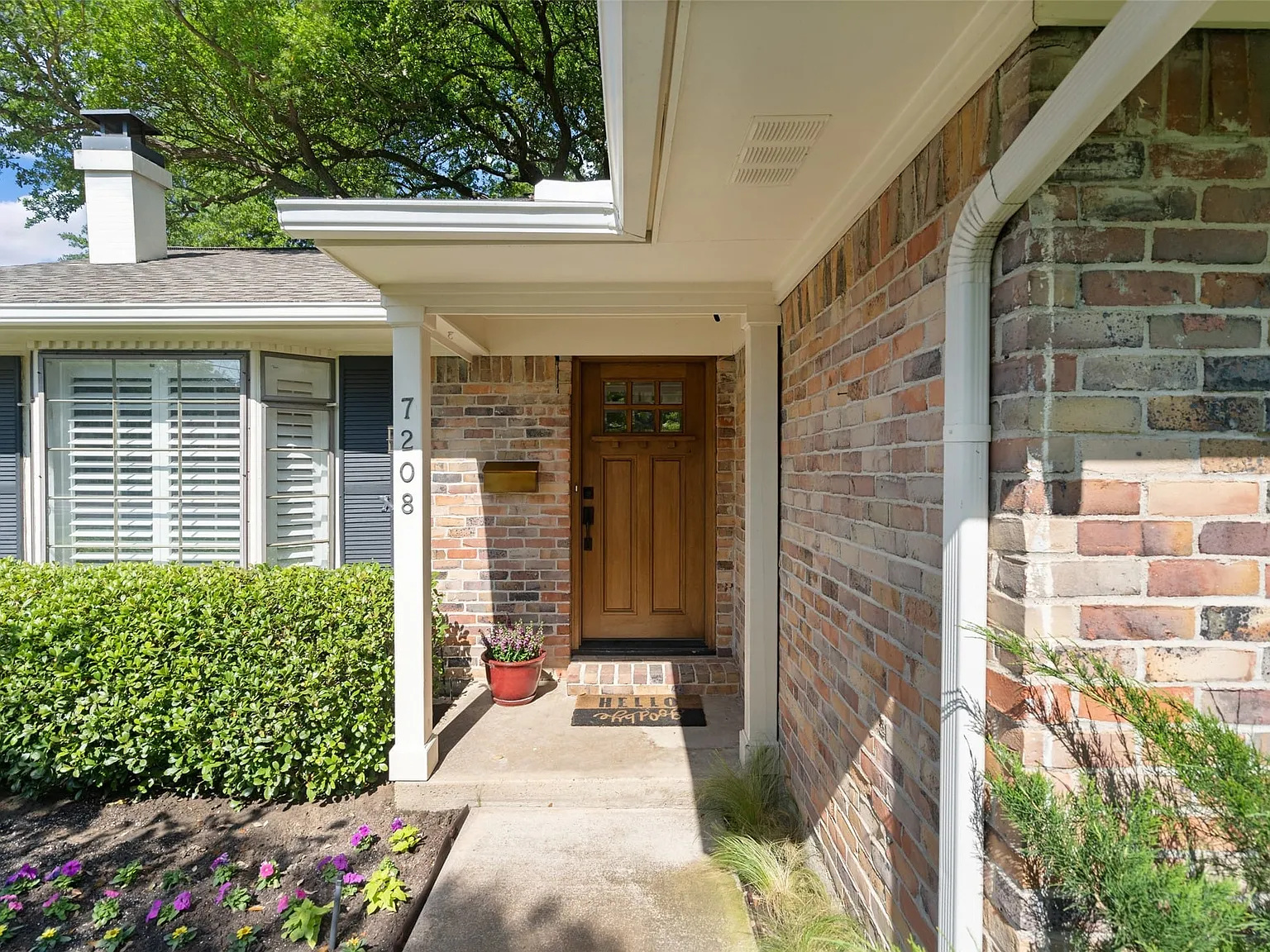 3 bed, 2.0 bath, 1524 sqft, $3,800 — Photo 4
