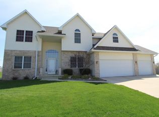 1711 Meadow View Cir, Cedar Falls, IA 50613