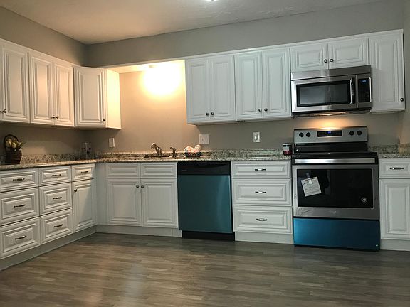Eat-In Kitchen