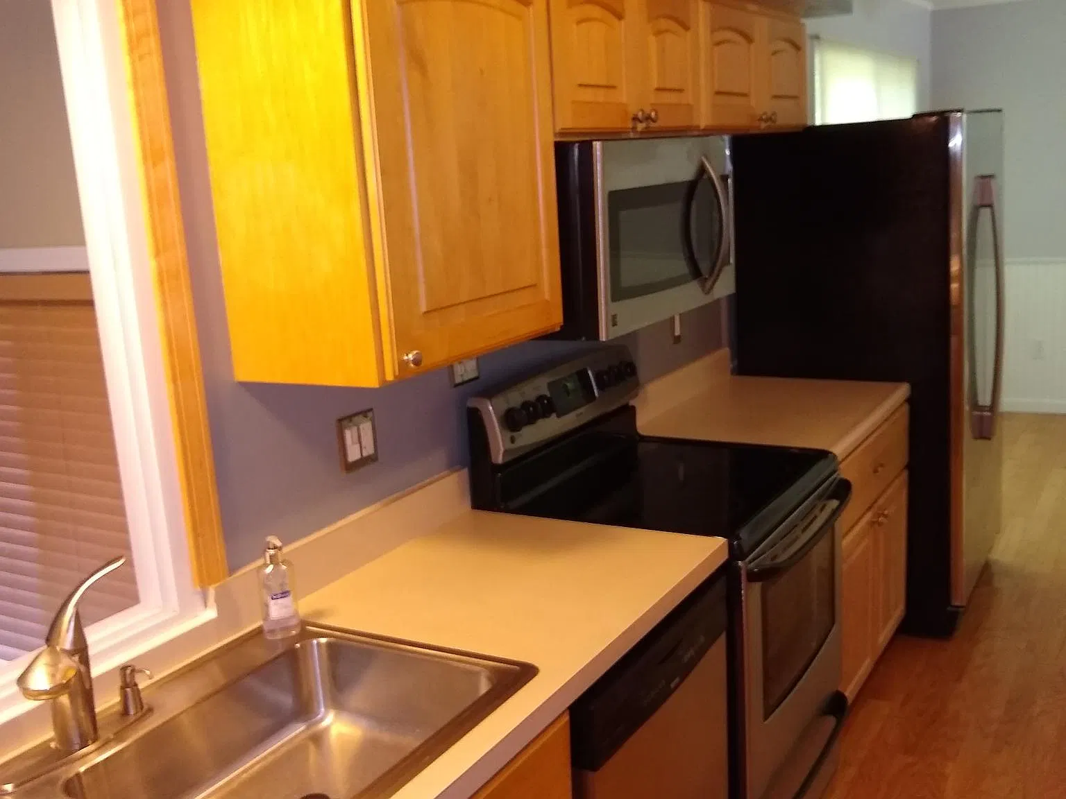 4 bed, 2.5 bath, 2060 sqft, $3,499 — Photo 3