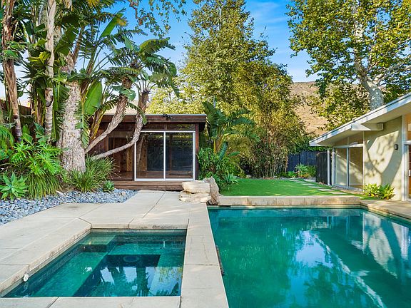 5th image of 30725 Manzano Dr