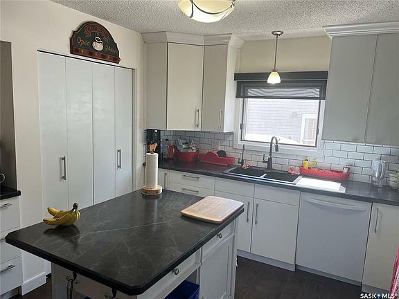 3rd image of 46 Kasper Cres