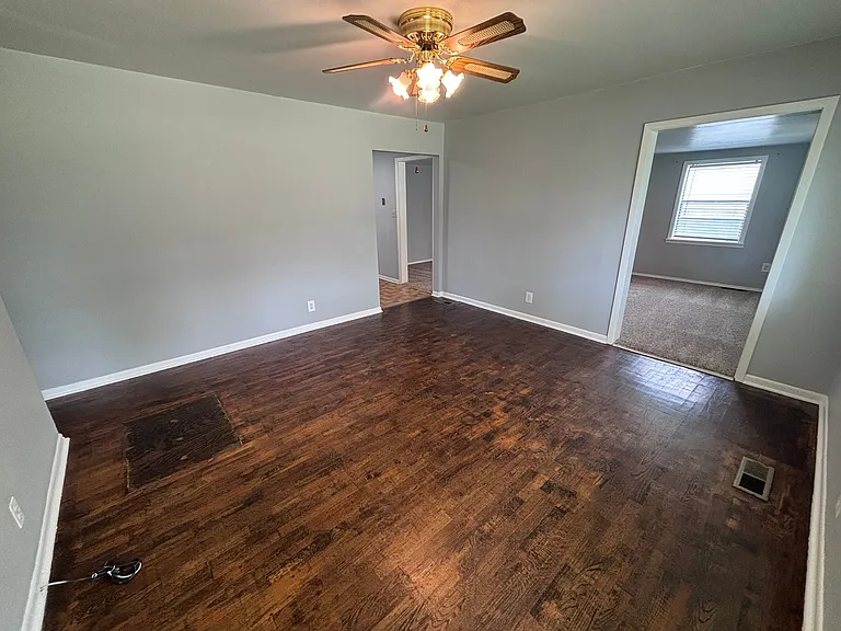 1818 S Ashwood Ave — Photo 5