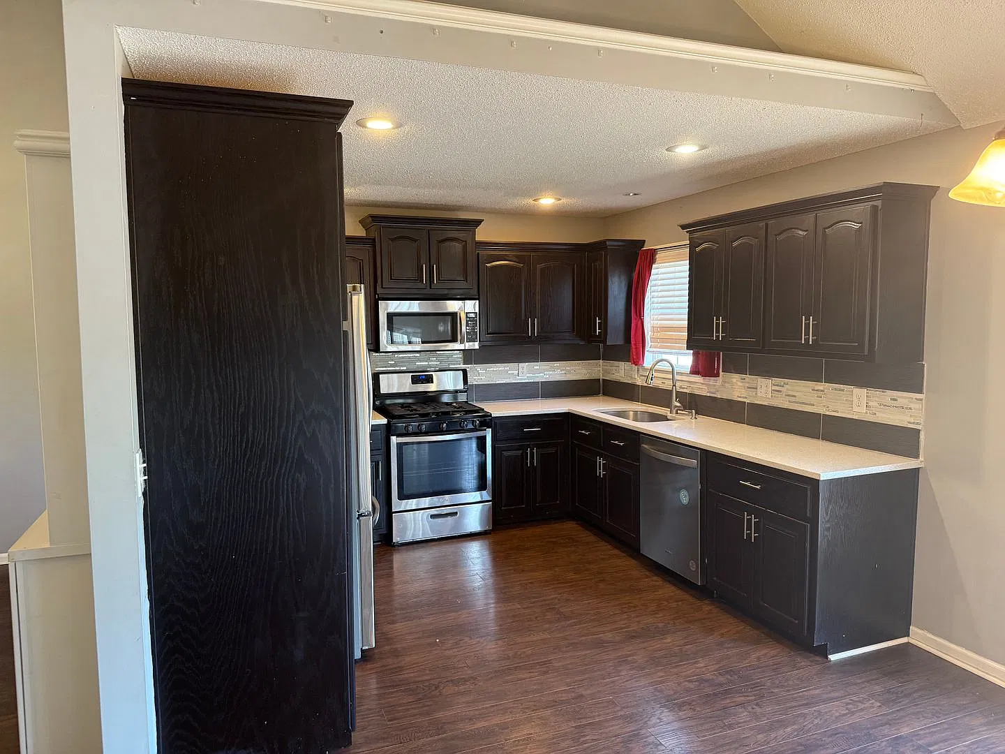 4 Bed / 3 Bath Home in North Brook Updated, Comfortable, and Move-In Ready — Photo 4