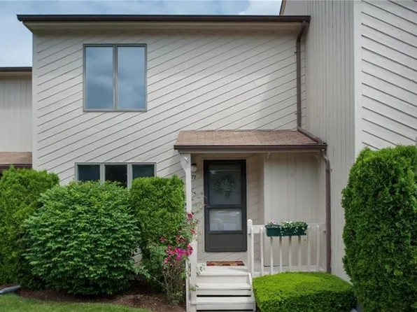 77 Kristee Cir, West Warwick, RI 02893