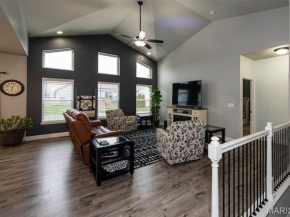 4th image of 1011 Pine Creek Dr