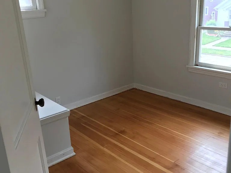 20754 Woodstock Ave — Photo 7