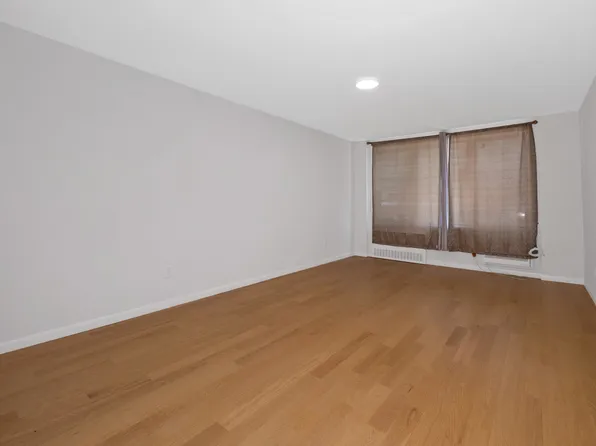 601 Kappock Street image 6 of 19