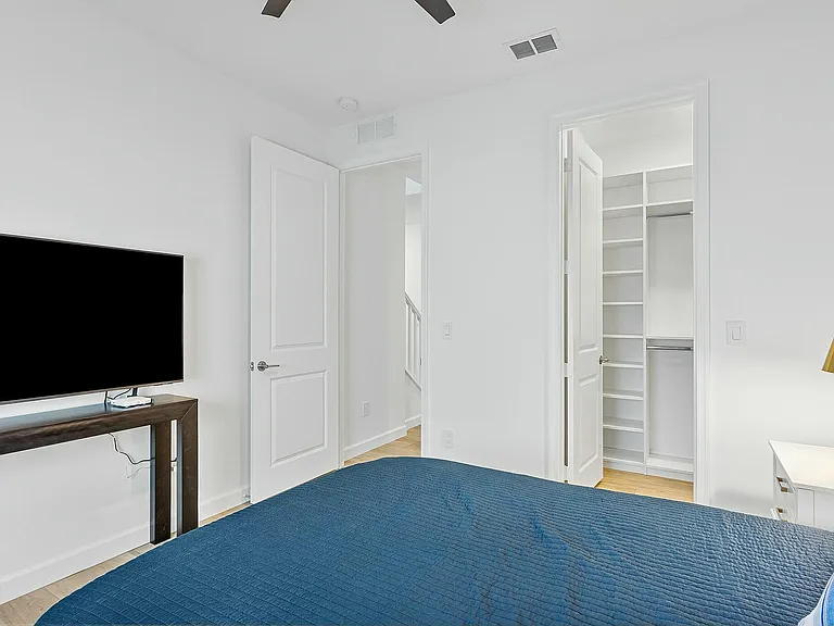 13404 Brotherhood Way — Photo 31
