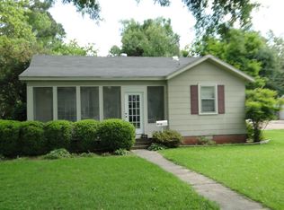 415 Cherokee Rd, Greenwood, MS 38930