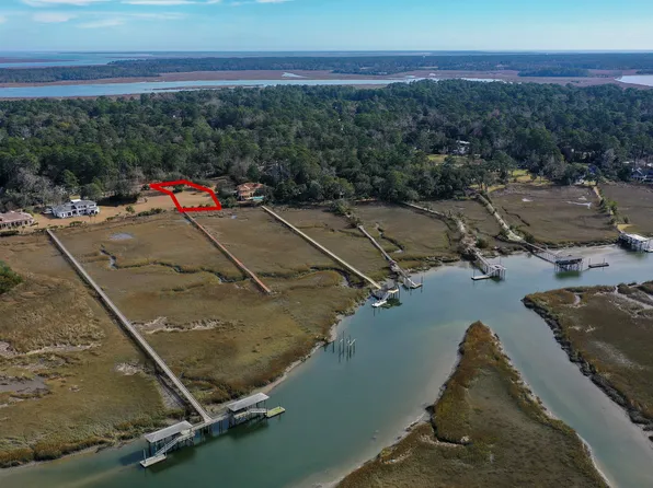 77 Waite Dr, Savannah, GA 31406