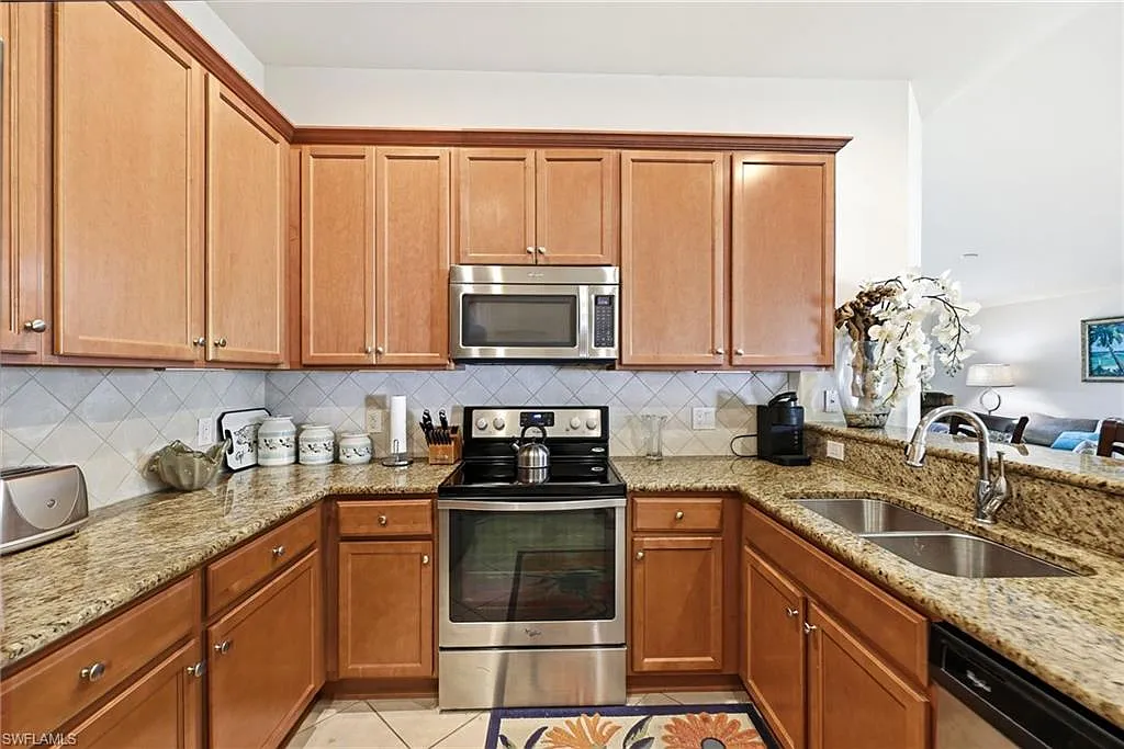 3 bed, 2.0 bath, 1554 sqft, $3,200 — Photo 3