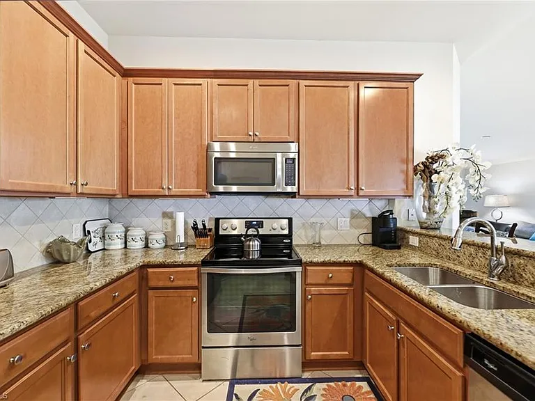 8664 Genova Ct — Photo 3