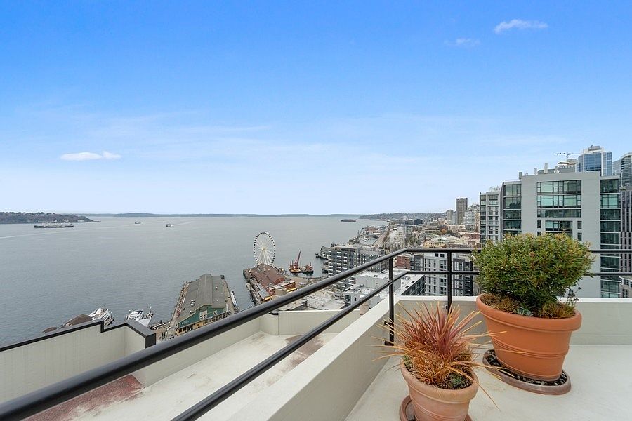 Rooftop Deck