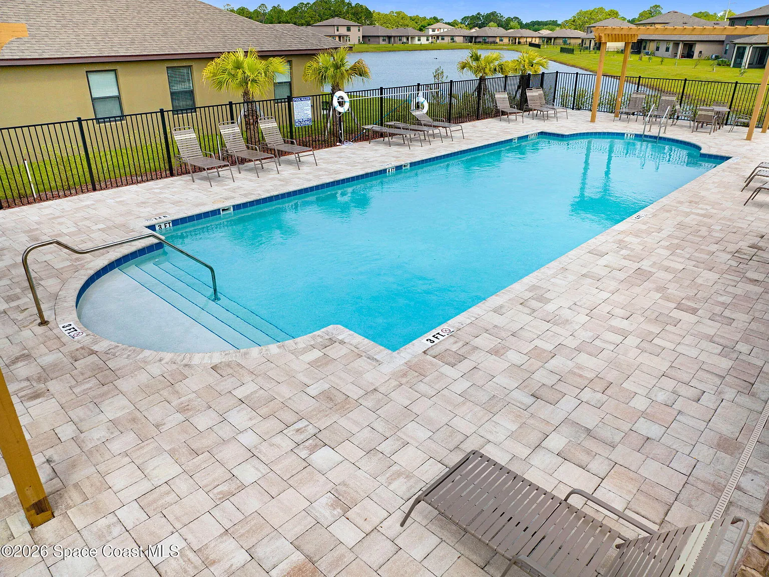 4 bed, 2.0 bath, 1918 sqft, $2,250 — Photo 2