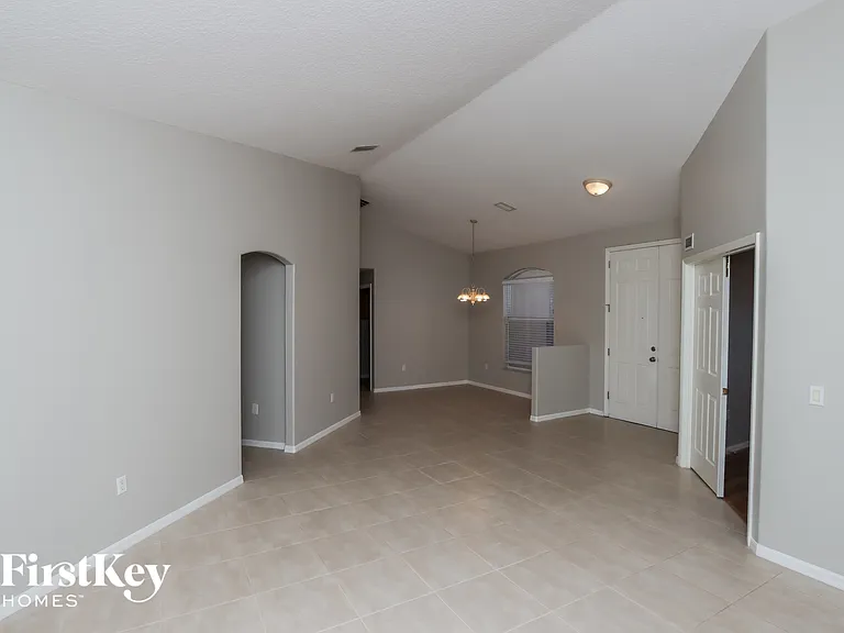 1347 Armory Dr NE — Photo 3