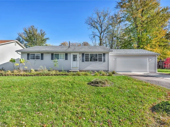 635 Oakwood Ave, Sheffield Lake, OH 44054