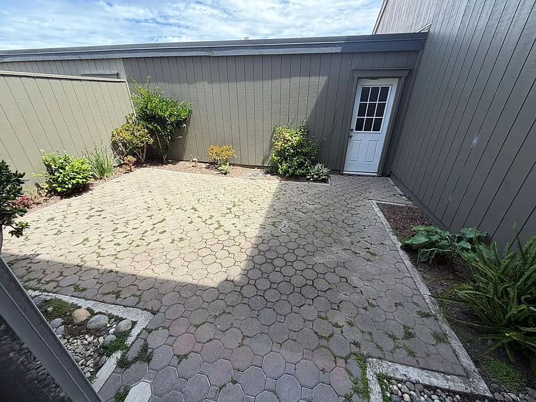 3423 Catalina Ave — Photo 8