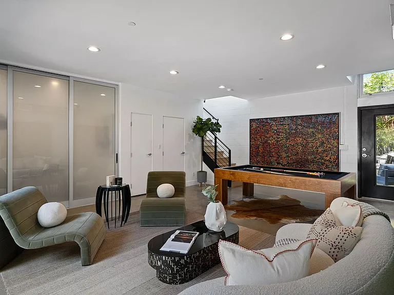 1037 N Laurel Ave #19C — Photo 11