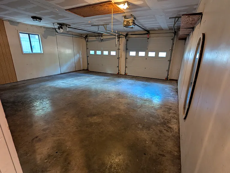 1605 Teresa Cir — Photo 37