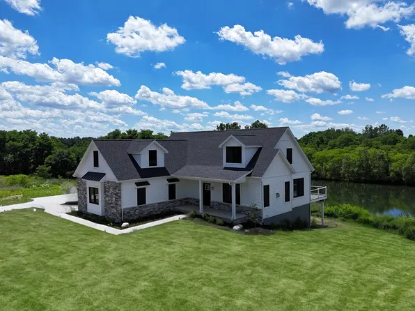70258 Tiffany Dr, Edwardsburg, MI 49112