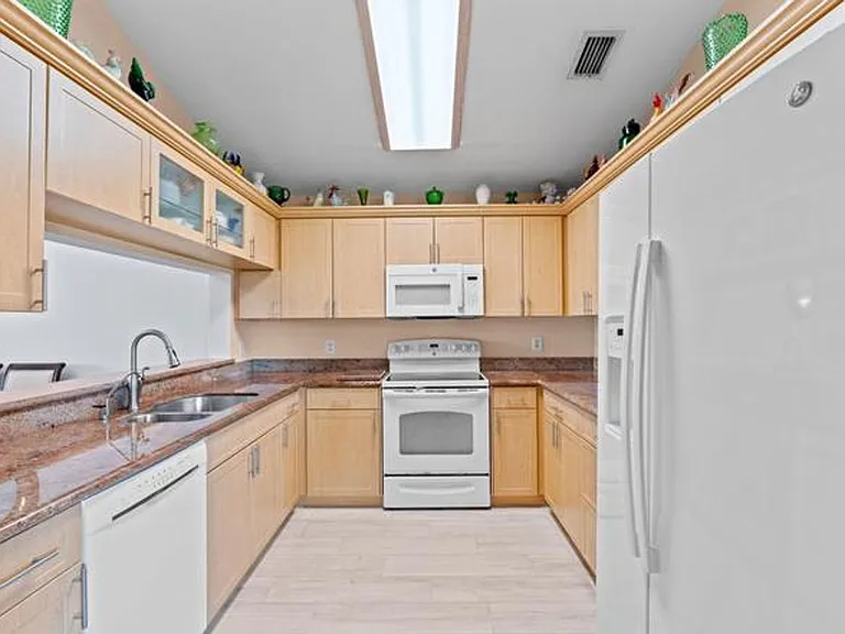 8486 Heather Pl — Photo 15