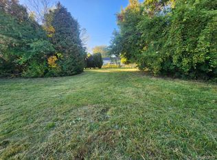 15 Mile Rd, Clinton Township, MI 48035