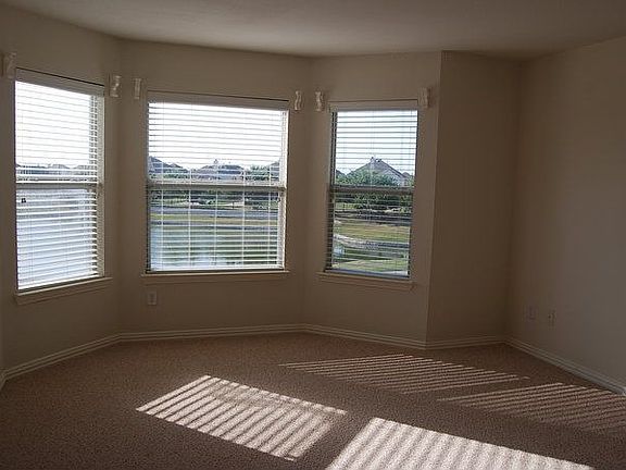 3rd image of 4421 White Rock Ln