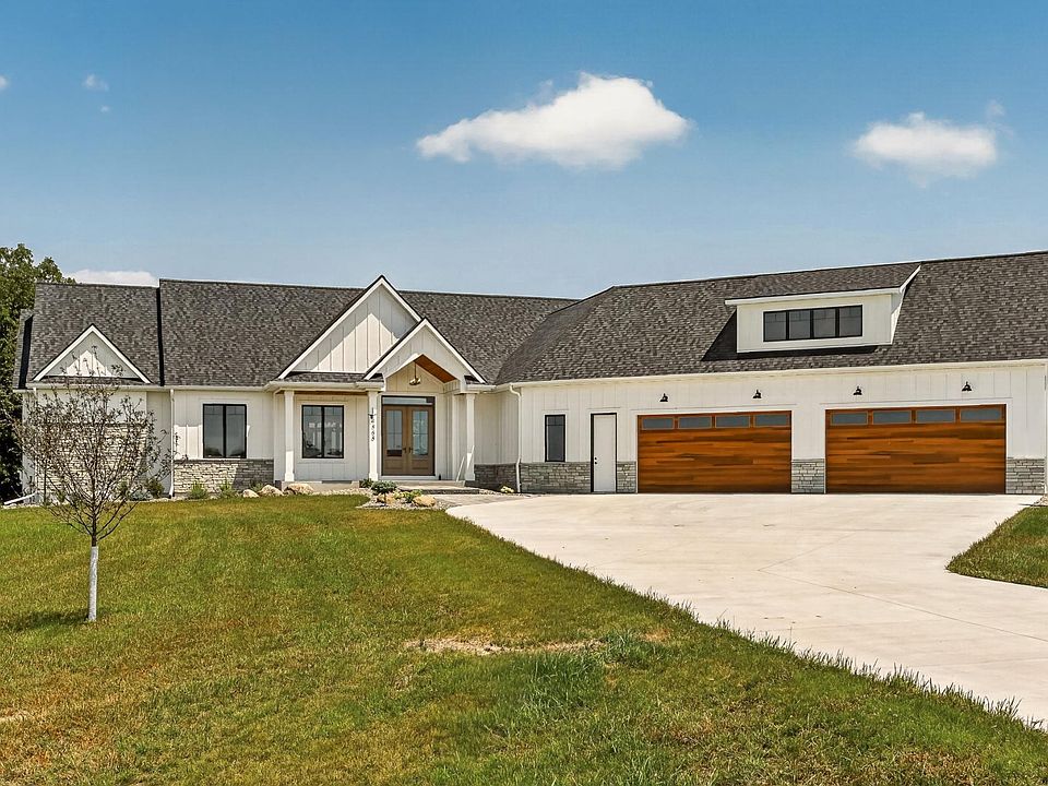 1st image of 4868 Royal Oaks Cir SW