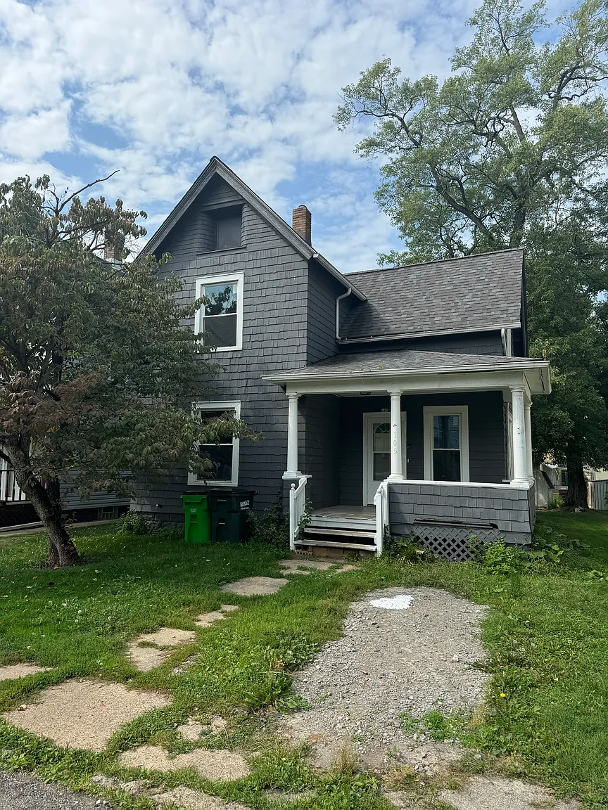105 9th St SW photo 1