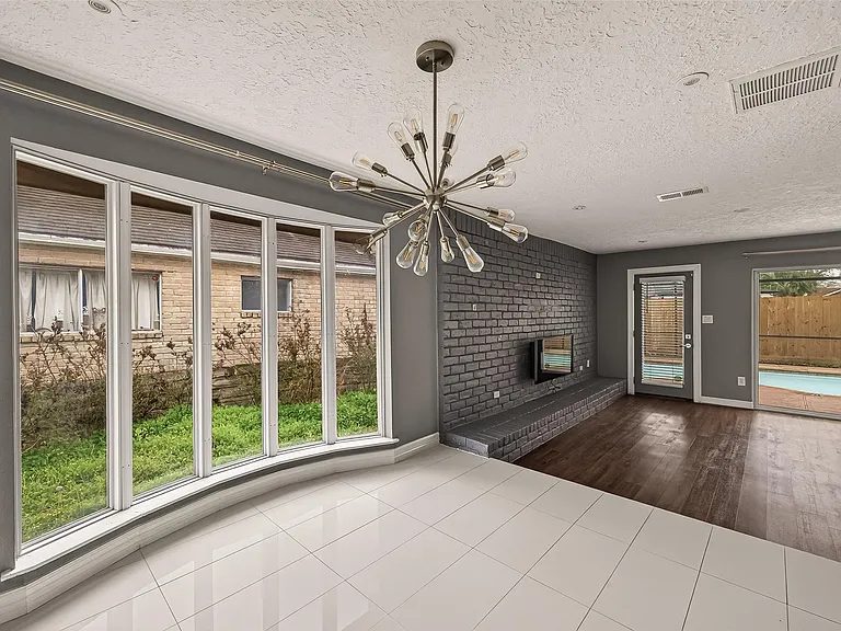 2130 Round Lake Dr — Photo 18