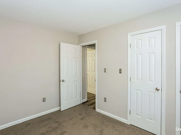 1018 Lauren Glen Dr — Photo 9