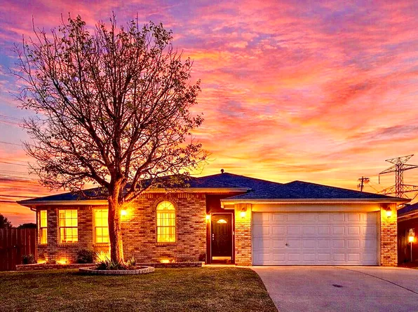 10604 Cobblestone Dr, Benbrook, TX 76126